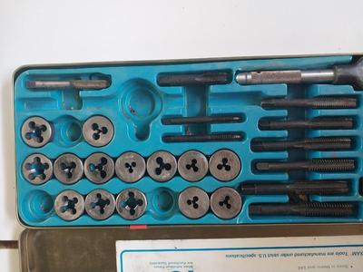 COMBINATION TAP & DIE SET