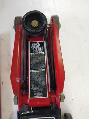 2 TON HYDRAULIC FLOOR JACK