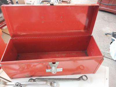 METAL TOOLBOX FILLED WITH DROP FORGED WRENCHES