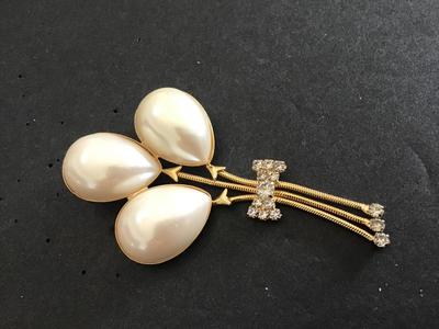 Ballon’s And Rhinestone Brooch