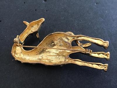 Textured Gold Tone Giraffe Brooch
