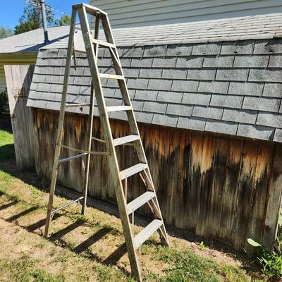 2 Ladders 8 ft and 5 ft