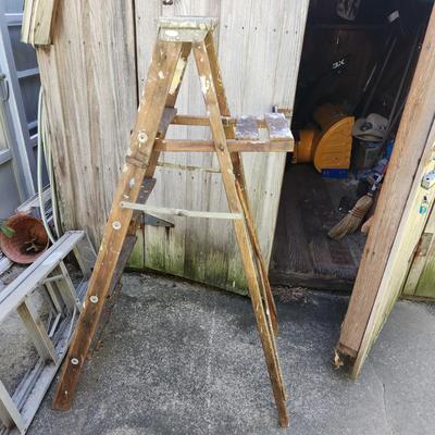 2 Ladders 8 ft and 5 ft