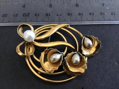 Vintage Brooch Faux Pearl