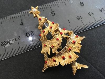 Gerry’s Vintage Christmas Tree Brooch
