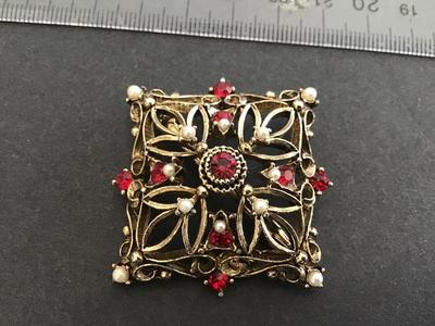 Beautiful Vintage JJ Brooch