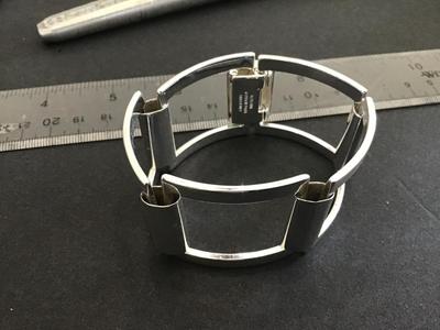 Linda Dano Signed Great Condition Fashion Bracelet