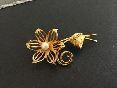 Vintage Pearl Flower Brooch