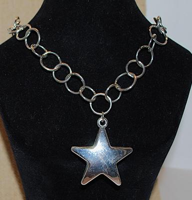 Large Silver Colored STAR NECKLACE with Rings & Lobster Style Clasp 18" L