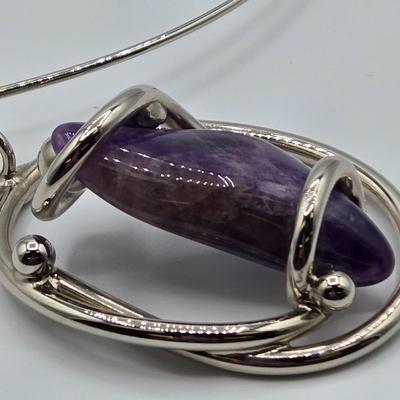 LOT 97: Beautiful Vintage Silver-tone Necklace with Purple Stone
