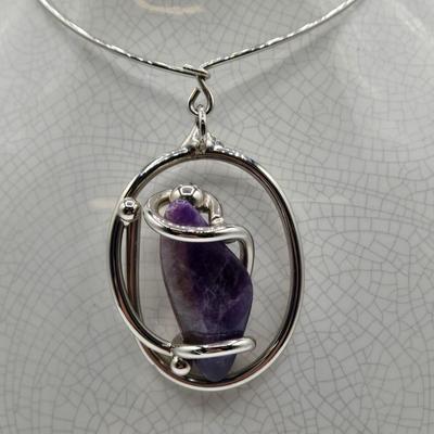 LOT 97: Beautiful Vintage Silver-tone Necklace with Purple Stone
