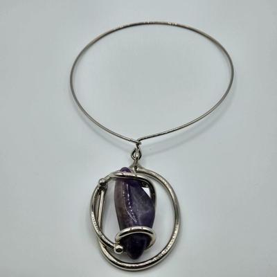 LOT 97: Beautiful Vintage Silver-tone Necklace with Purple Stone