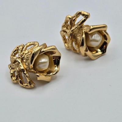 LOT 107: Vintage Clip on Earrings Including Trifari and More
