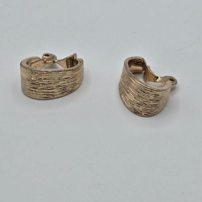 LOT 107: Vintage Clip on Earrings Including Trifari and More