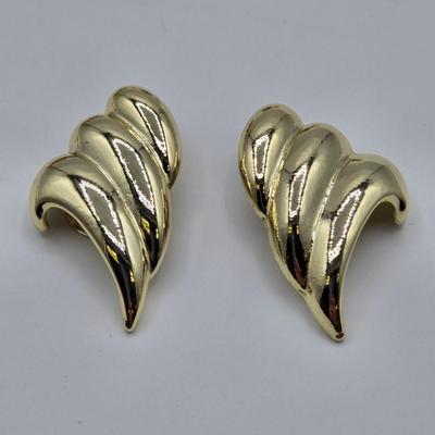 LOT 107: Vintage Clip on Earrings Including Trifari and More