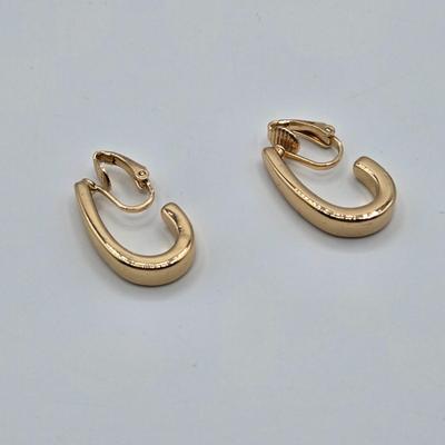 LOT 107: Vintage Clip on Earrings Including Trifari and More