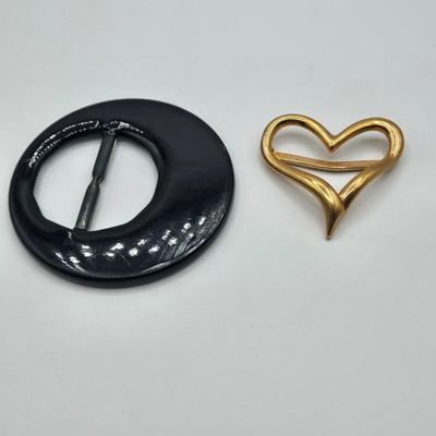 LOT 120: Fashionable Hair Combs, Barrett, Brooches with Matching Clip Earrings, and More
