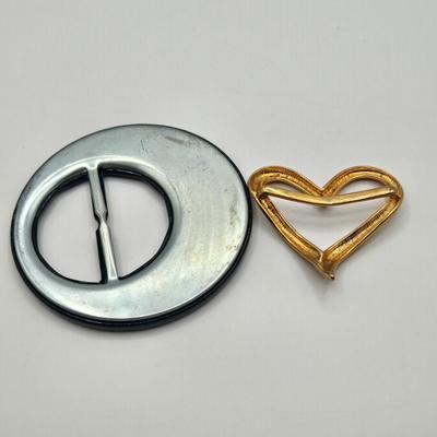 LOT 120: Fashionable Hair Combs, Barrett, Brooches with Matching Clip Earrings, and More