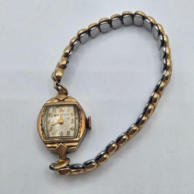 LOT 135: Multiple Vintage Watches