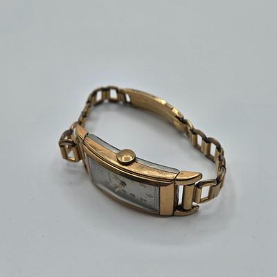 LOT 135: Multiple Vintage Watches