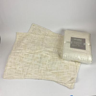 Sale Photo Thumbnail #1529: 90x90 queen blanket, two pillow shams
