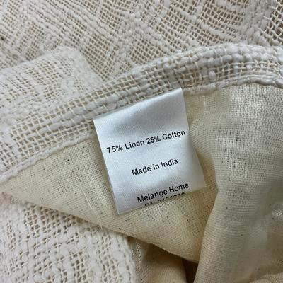 Sale Photo Thumbnail #1530: 90x90 queen blanket, two pillow shams