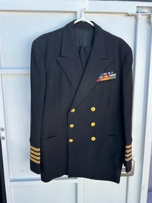 WWII US NAVY OFFICER DRESS JACKET