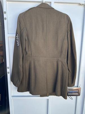 VINTAGE UNITED STATES ARMY UNIFORM JACKET WITH RIBBON RACK