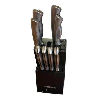 Sale Photo Thumbnail #1096: Farberware Knife Block with Knives (Not Full Set)