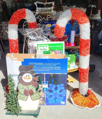 LOT 175G: Multiple Christmas Holiday Decorations and Lights