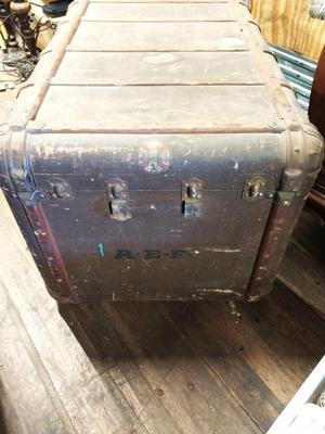 VINTAGE INDESTRUCTO NUMBERED TRUNK