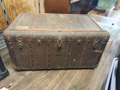 VINTAGE INDESTRUCTO NUMBERED TRUNK