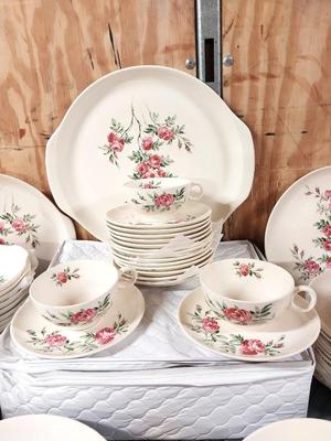 BEAUTIFUL CHINA SET "BALLERINA"
