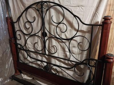 KING SIZE IRON HEAD AND FOOTBOARD WITH RAILS