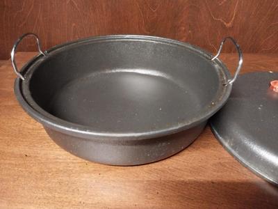 CAST IRON ROUND DUTCH OVEN WITH LID