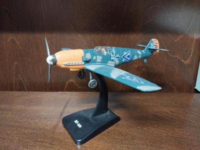 TWO MODEL PLANES ON STANDS