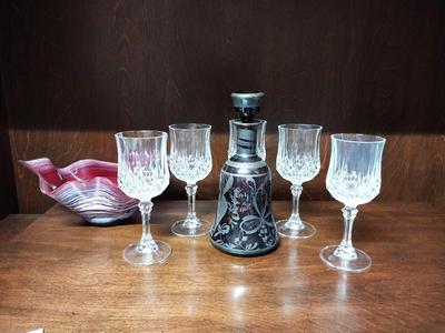 BEAUTIFUL DECANTER-FOUR CRYSTAL WINE CLASSES AND STAINGLASS DISH