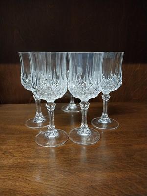 BEAUTIFUL DECANTER-FOUR CRYSTAL WINE CLASSES AND STAINGLASS DISH