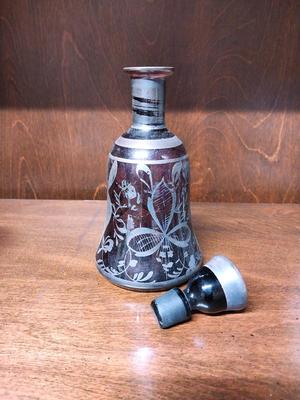 BEAUTIFUL DECANTER-FOUR CRYSTAL WINE CLASSES AND STAINGLASS DISH