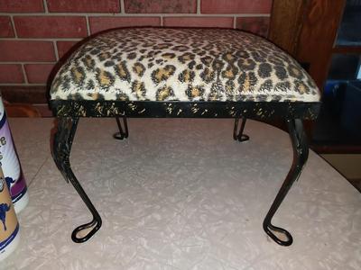 METAL STOOL-MANE AND TAIL PRODUCTS-COSMETIC MIRROR