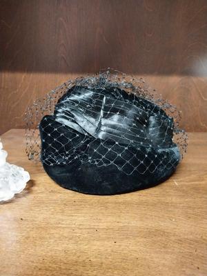 VINTAGE CRYSTAL PURFUME BOTTLE AND LADIES HAT