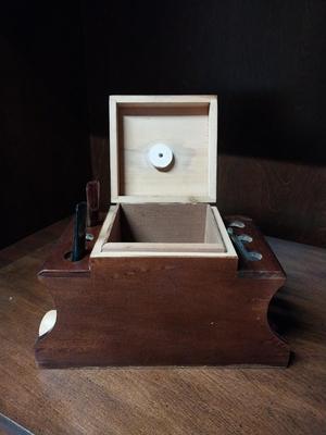 VINTAGE WOODEN HUMIDOR