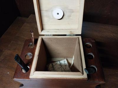 VINTAGE WOODEN HUMIDOR