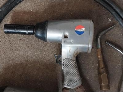 AIR TOOLS AND HOSE ADAPTERS