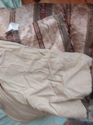 CROSCHIL MATCHING COMFORTER-SHAMS-BED PILLOWS AND BEDSKIRT