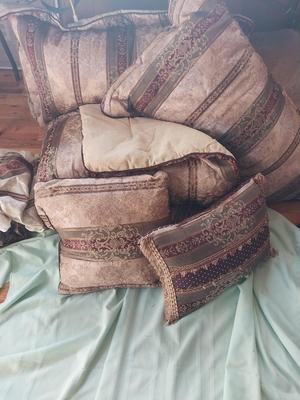 CROSCHIL MATCHING COMFORTER-SHAMS-BED PILLOWS AND BEDSKIRT