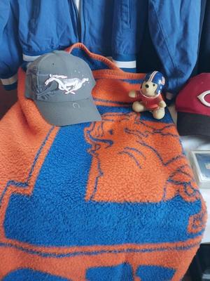 SPORT ITEMS AND TEAMS