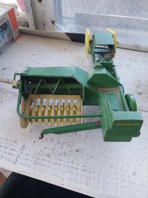 JOHN DEERE FARMIMG EQUIPTMENT