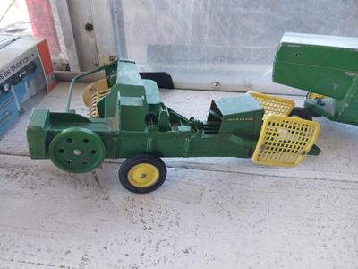 JOHN DEERE FARMIMG EQUIPTMENT
