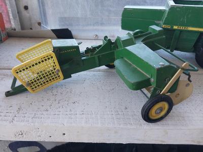 JOHN DEERE FARMIMG EQUIPTMENT
